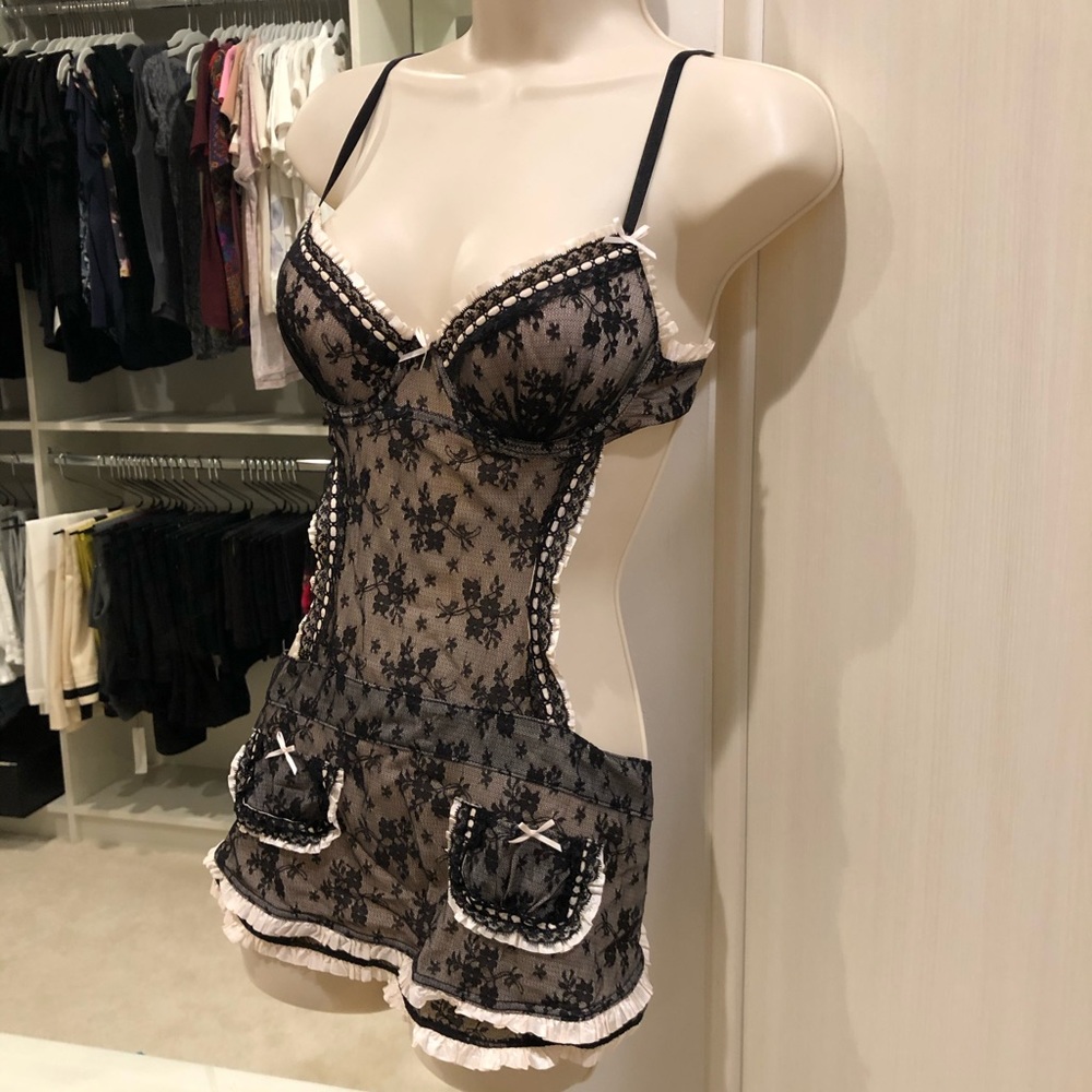 Victoria’s Secret lace teddy nightgown size 34B.